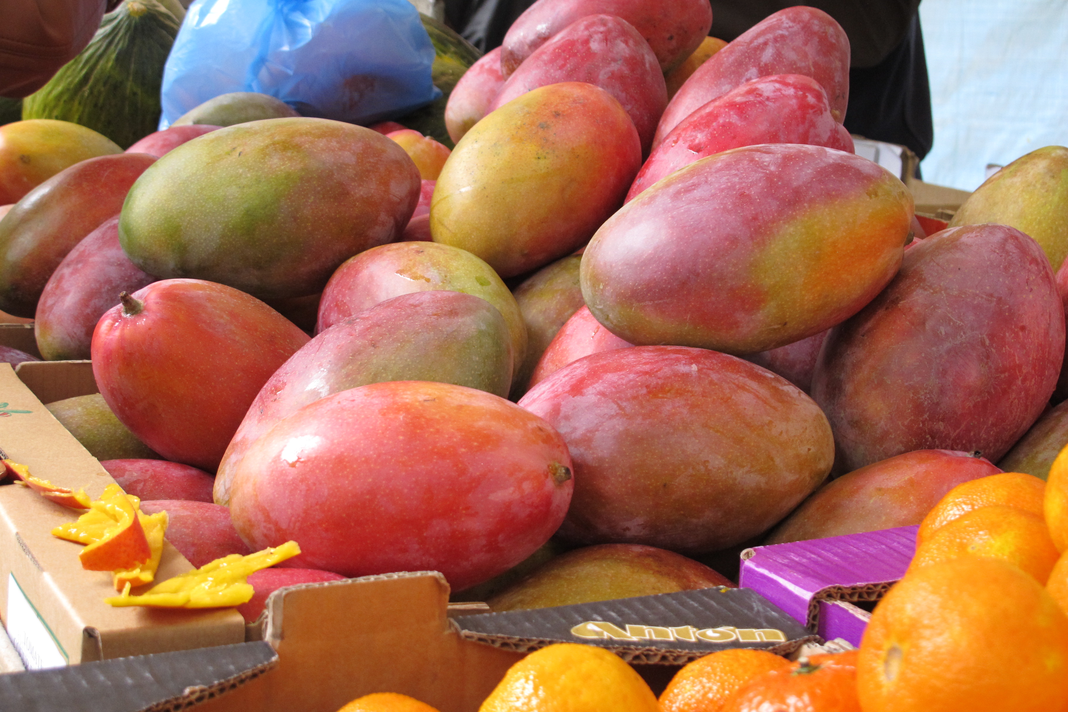 large mangoes at market